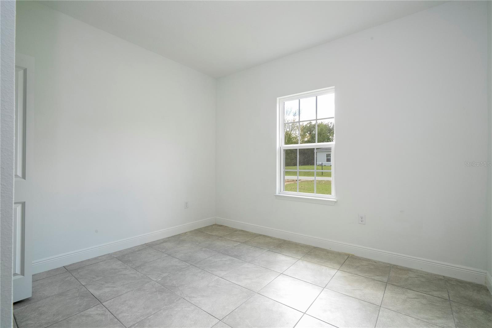 Listing photo id 46 for 2901 Redgate Drive