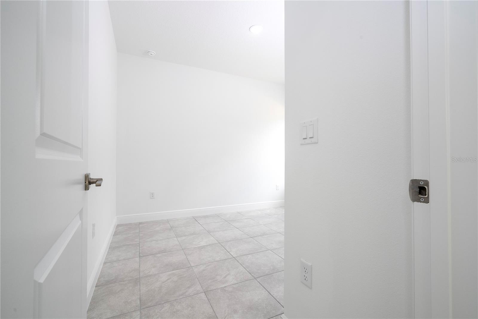 Listing photo id 49 for 2901 Redgate Drive