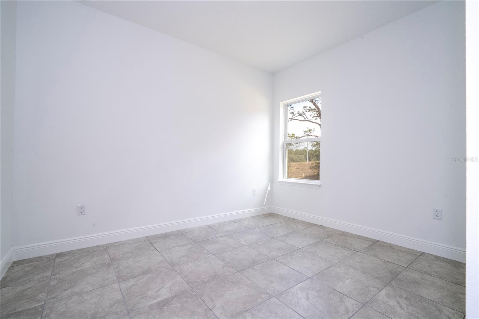 Listing photo id 50 for 2901 Redgate Drive