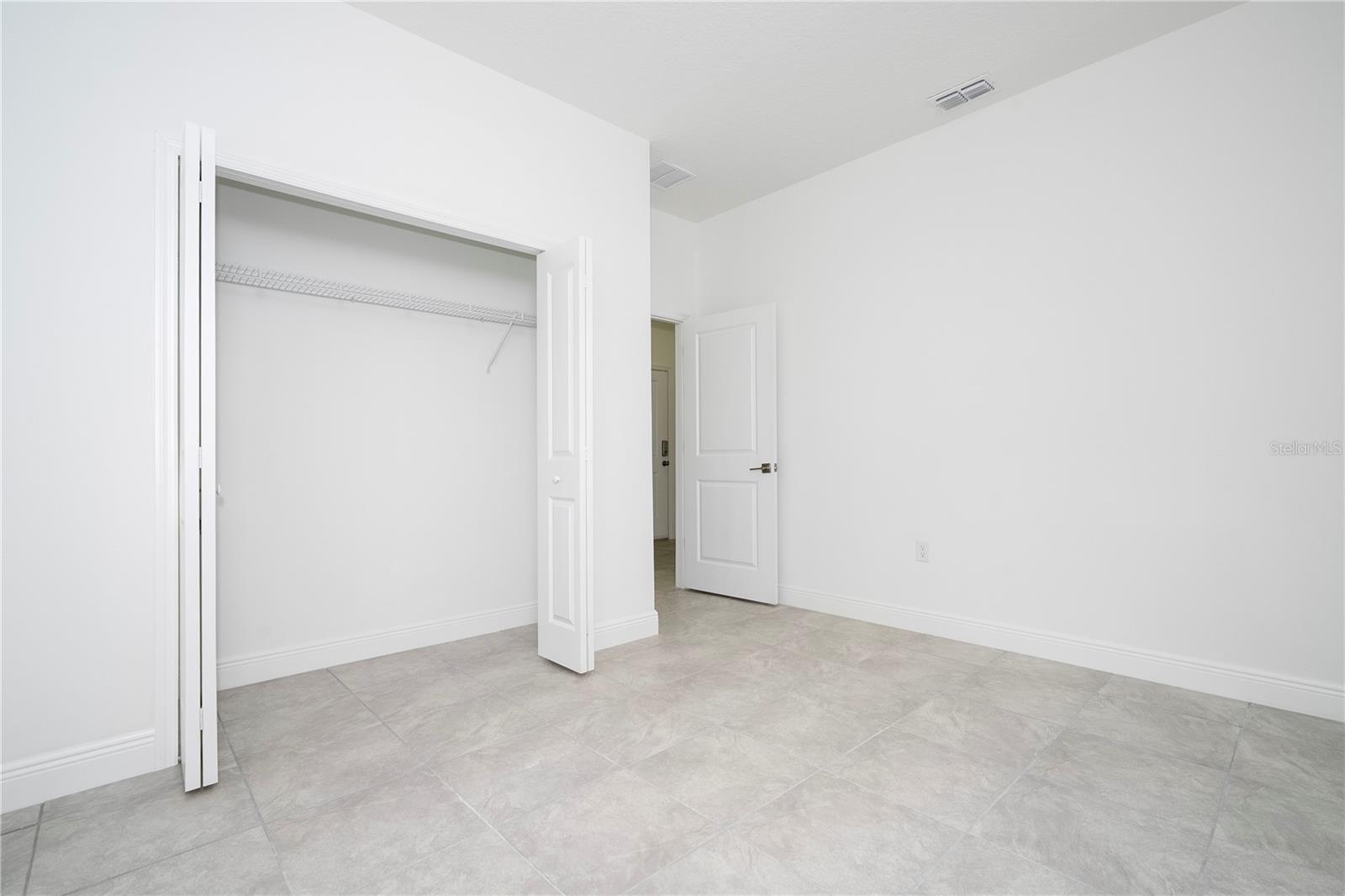 Listing photo id 52 for 2901 Redgate Drive