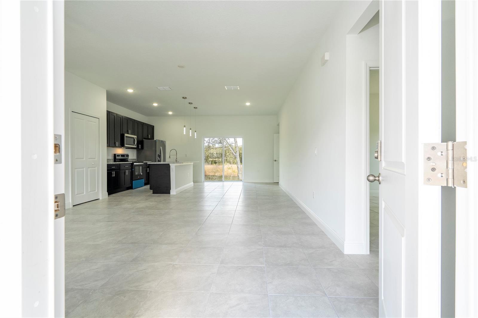 Listing photo id 6 for 2901 Redgate Drive