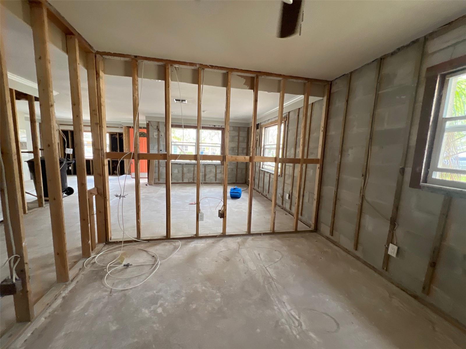 Image 10 of 21 For 4247 Helena Street Ne