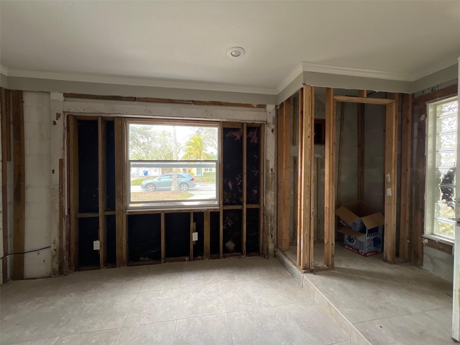 Image 3 of 21 For 4247 Helena Street Ne