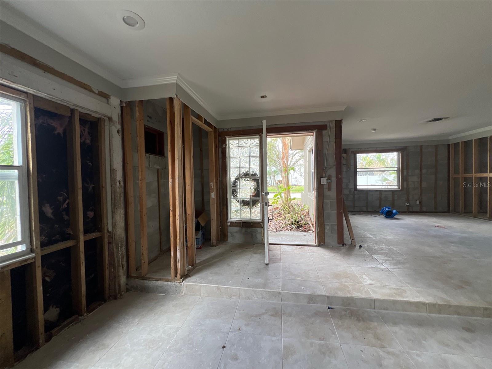 Image 4 of 21 For 4247 Helena Street Ne