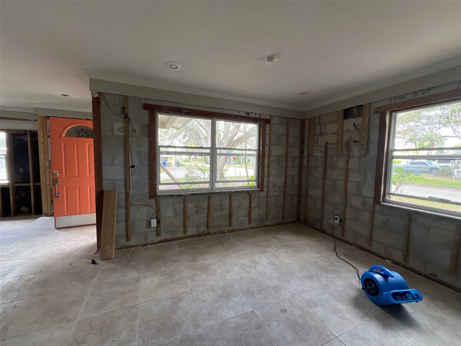 Image 6 of 21 For 4247 Helena Street Ne