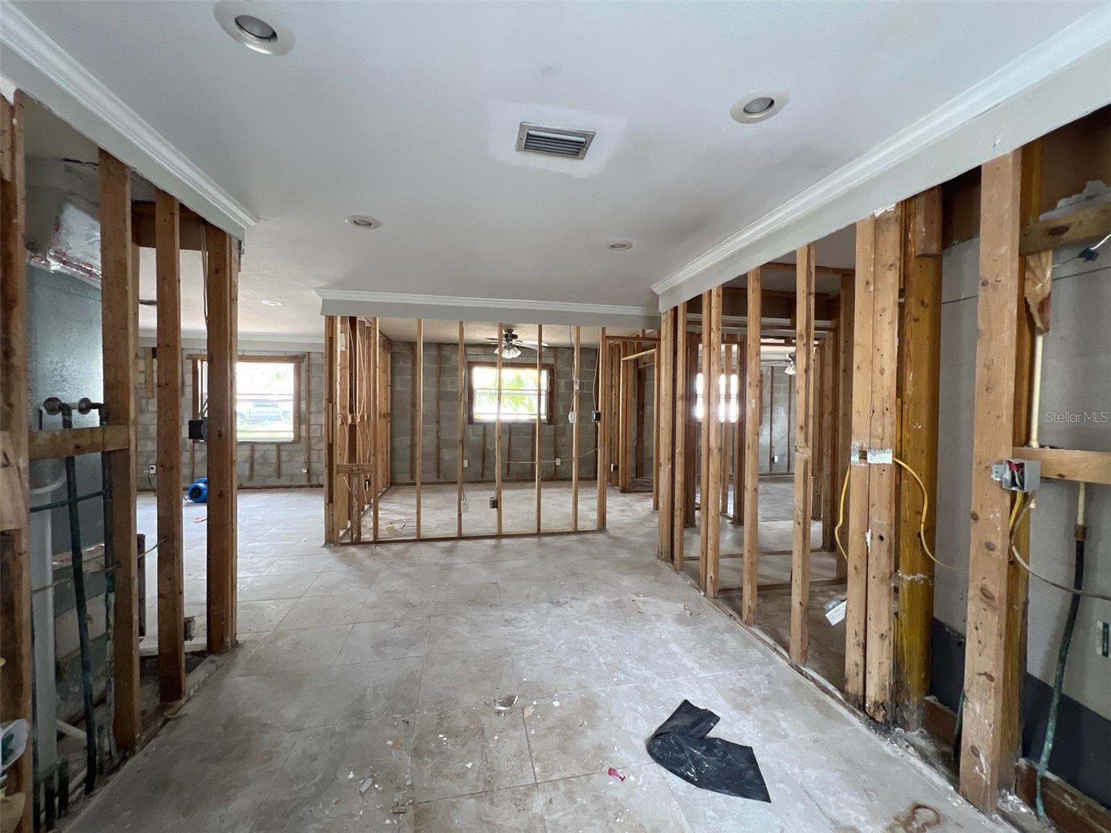 Image 8 of 21 For 4247 Helena Street Ne