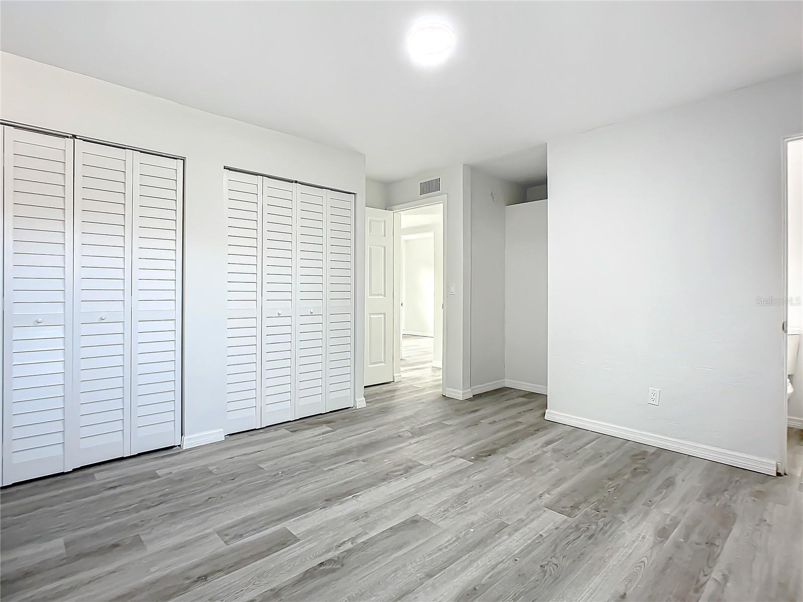 Image 21 of 63 For 933 Marion Street