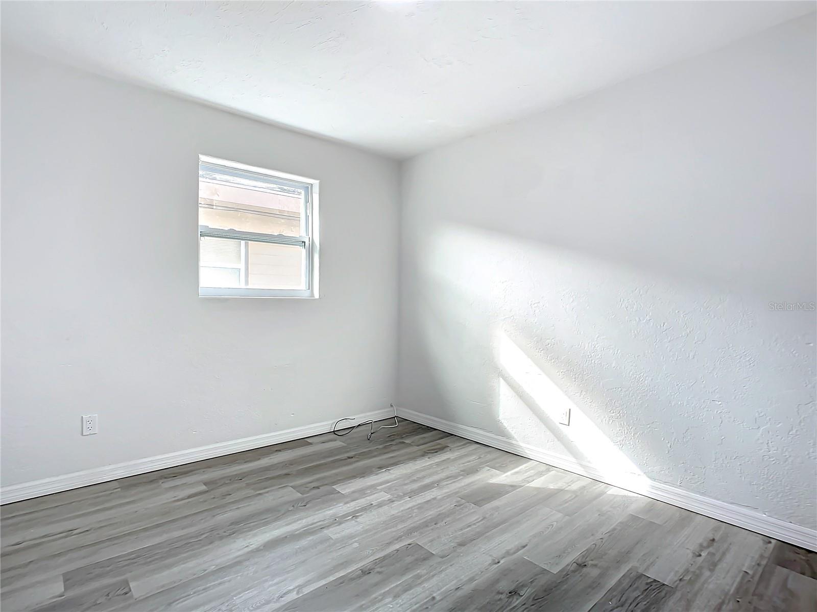 Image 23 of 63 For 933 Marion Street