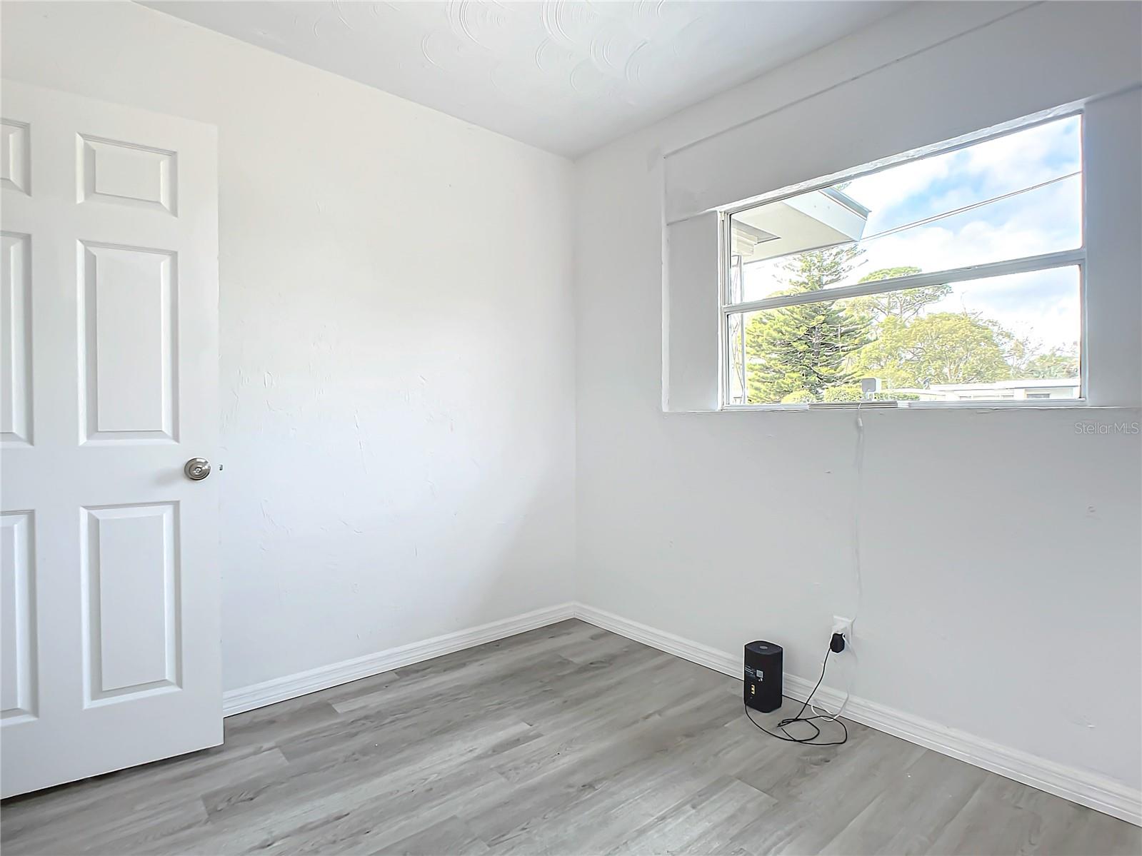 Image 31 of 63 For 933 Marion Street