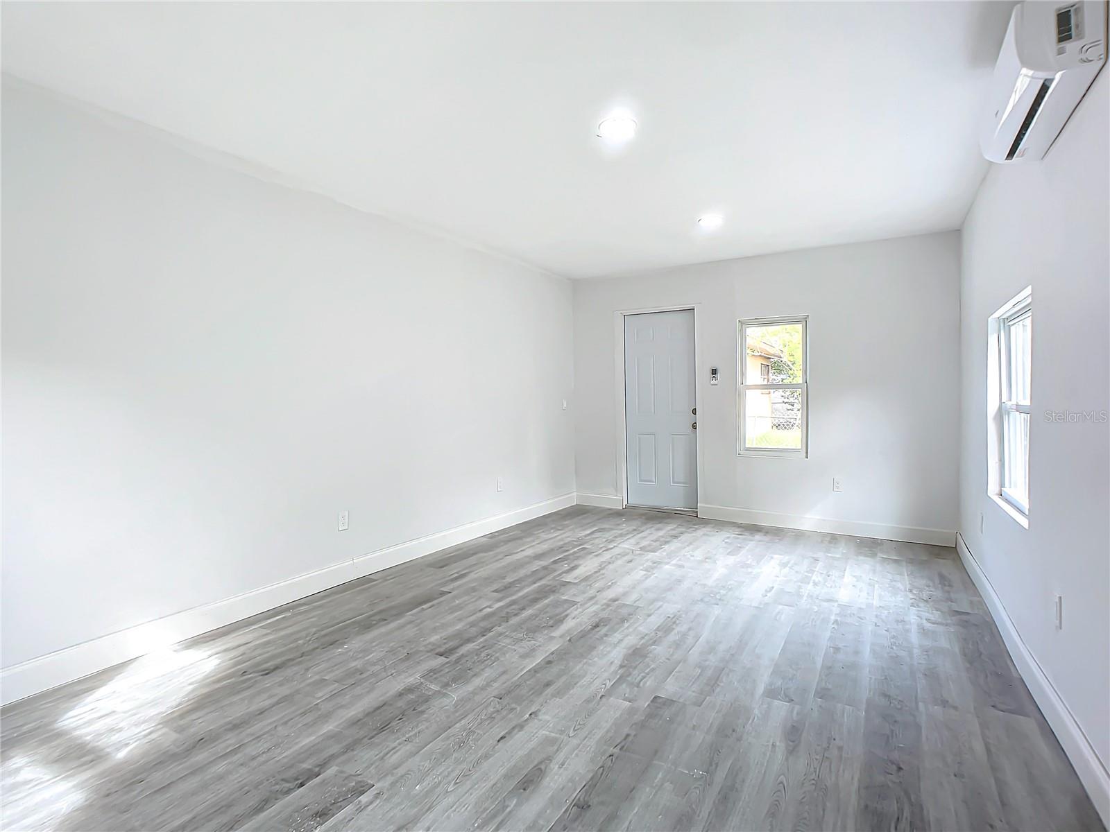 Image 33 of 63 For 933 Marion Street