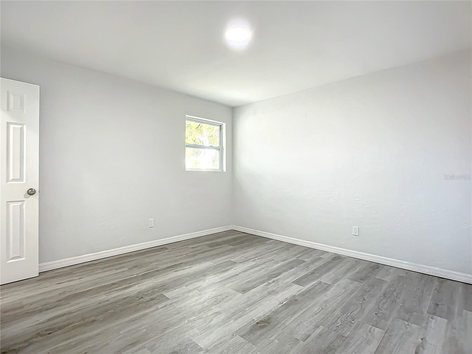Image 40 of 63 For 933 Marion Street