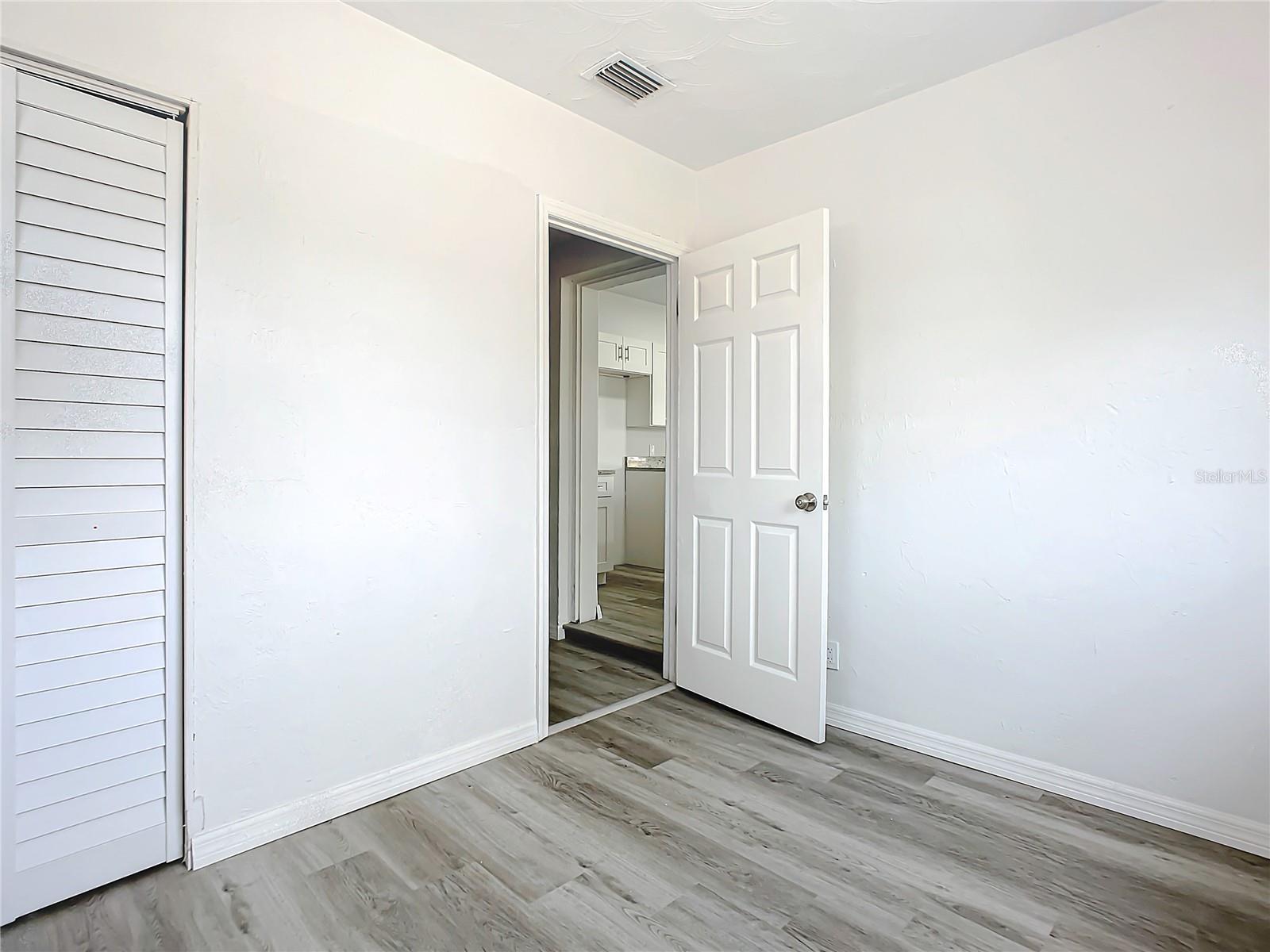 Image 41 of 63 For 933 Marion Street