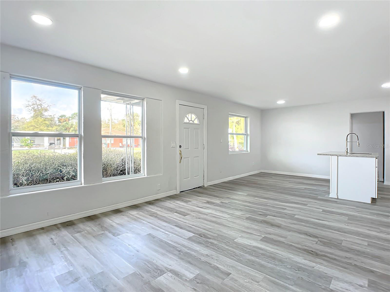 Image 6 of 63 For 933 Marion Street