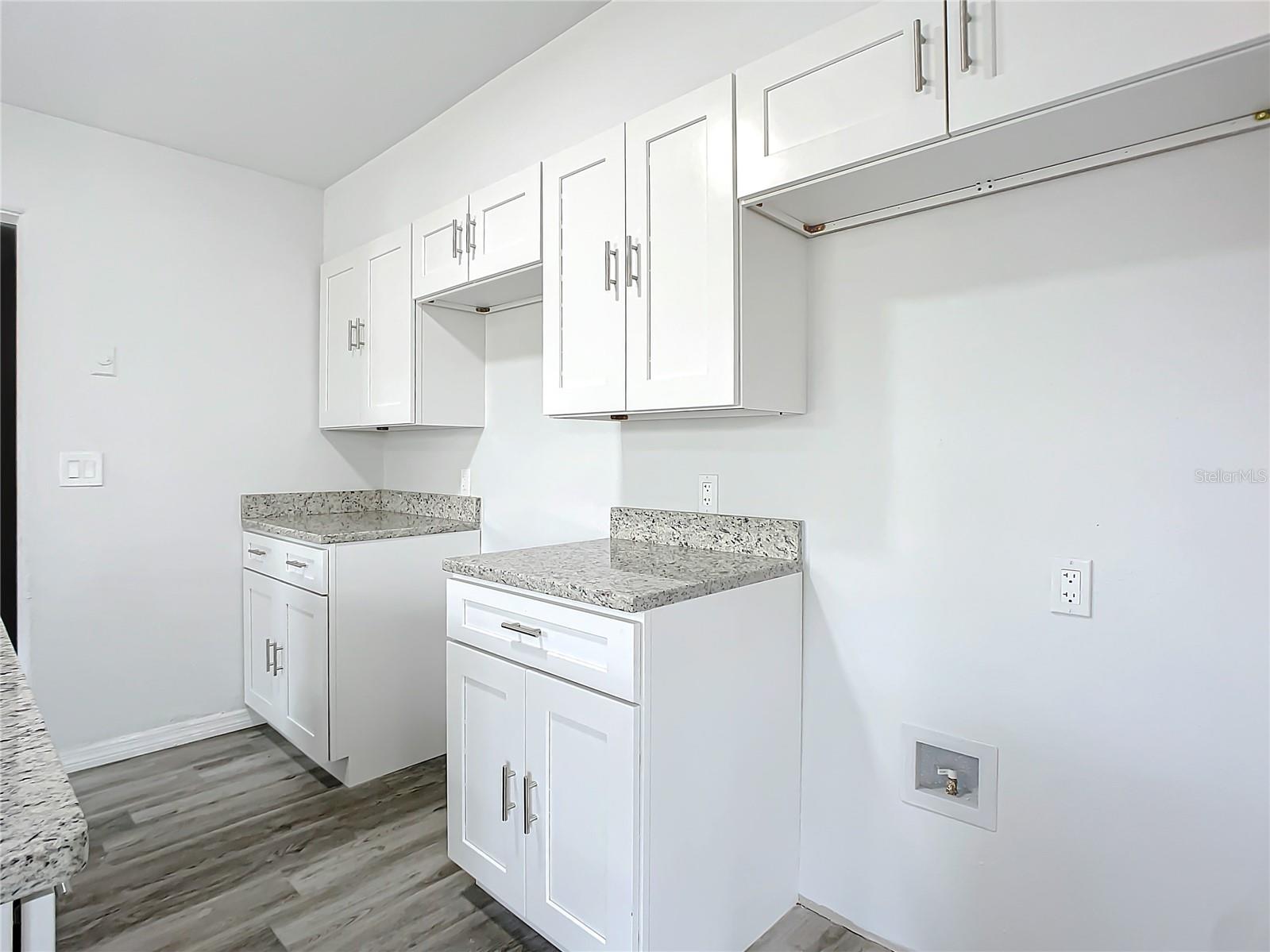 Image 9 of 63 For 933 Marion Street
