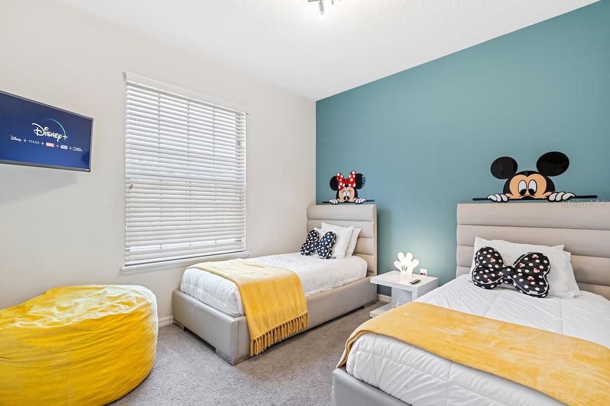 Image 13 of 61 For 8879 Geneve Court