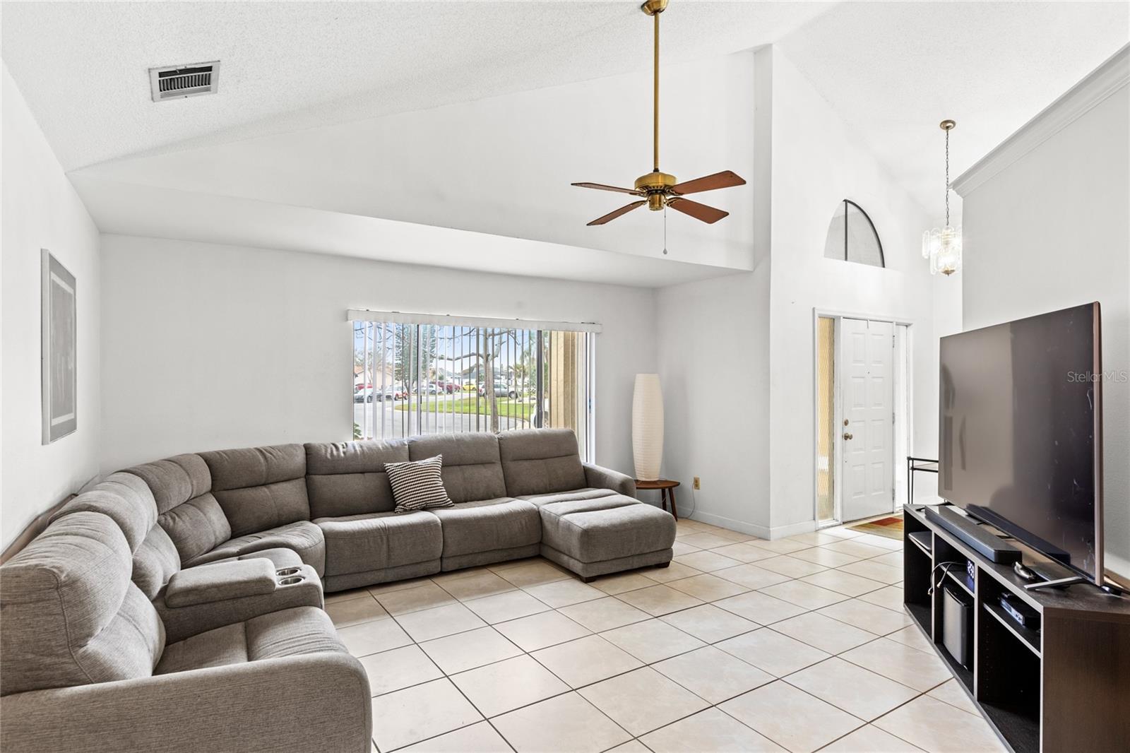 Image 10 of 35 For 100 Honeywood Court