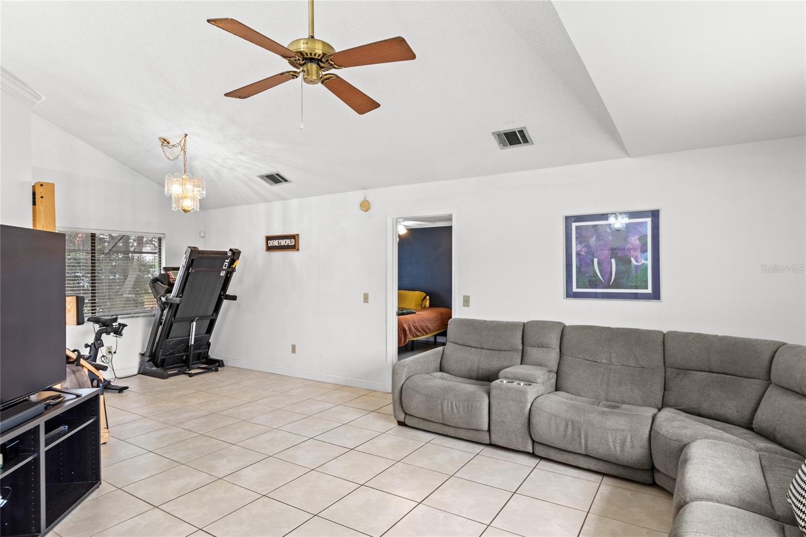 Image 11 of 35 For 100 Honeywood Court