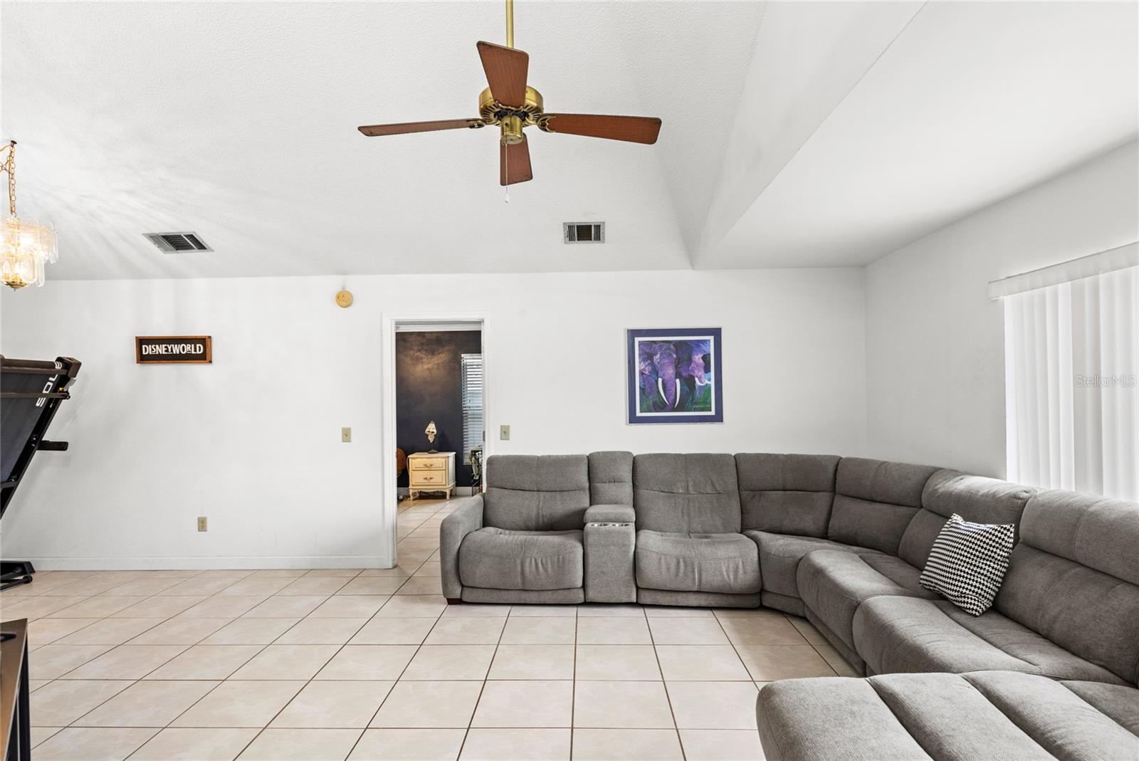Image 13 of 35 For 100 Honeywood Court