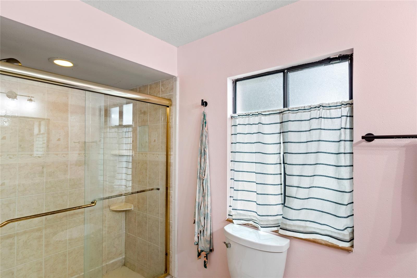 Image 22 of 35 For 100 Honeywood Court