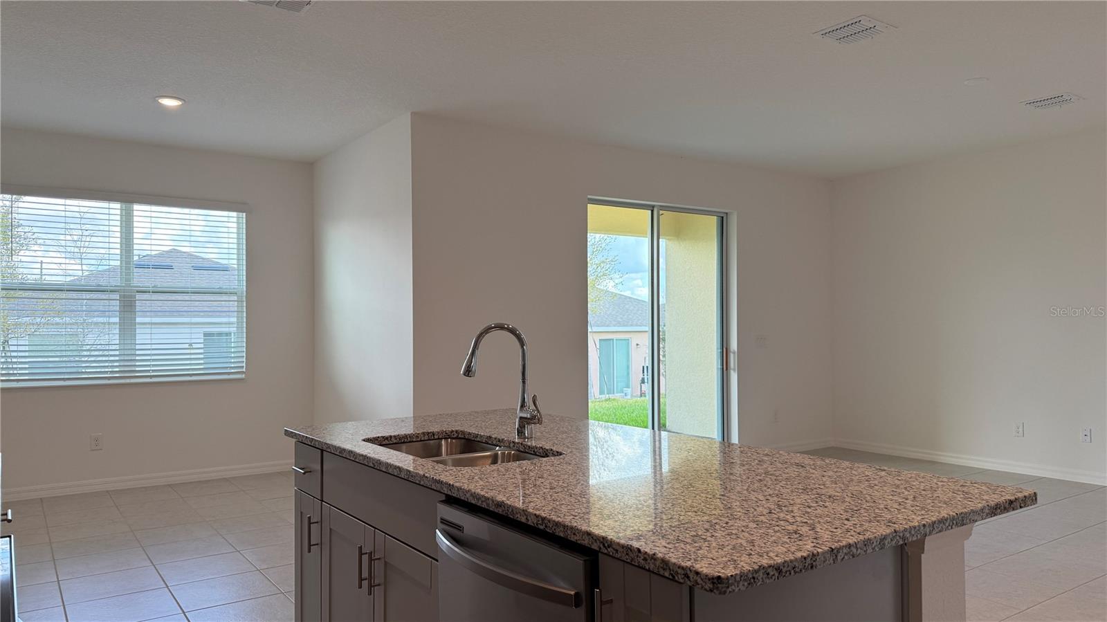 Image 11 of 41 For 1571 Gardiner Street