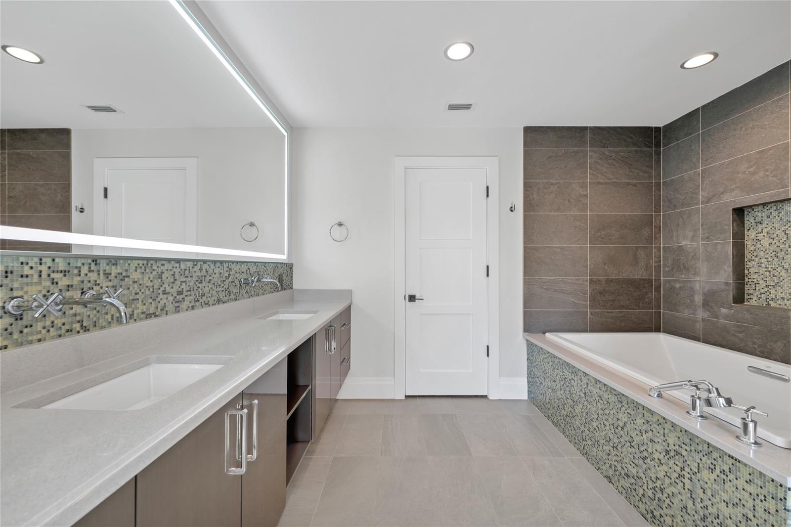 Image 45 of 74 For 13643 Lake Cawood Drive