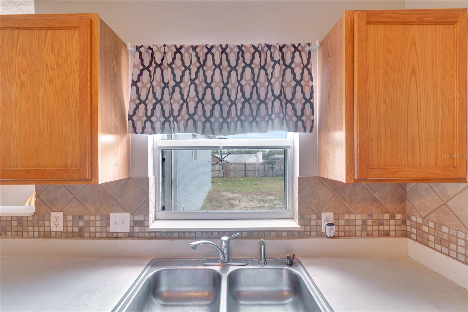 Image 12 of 23 For 647 Holbrook Avenue