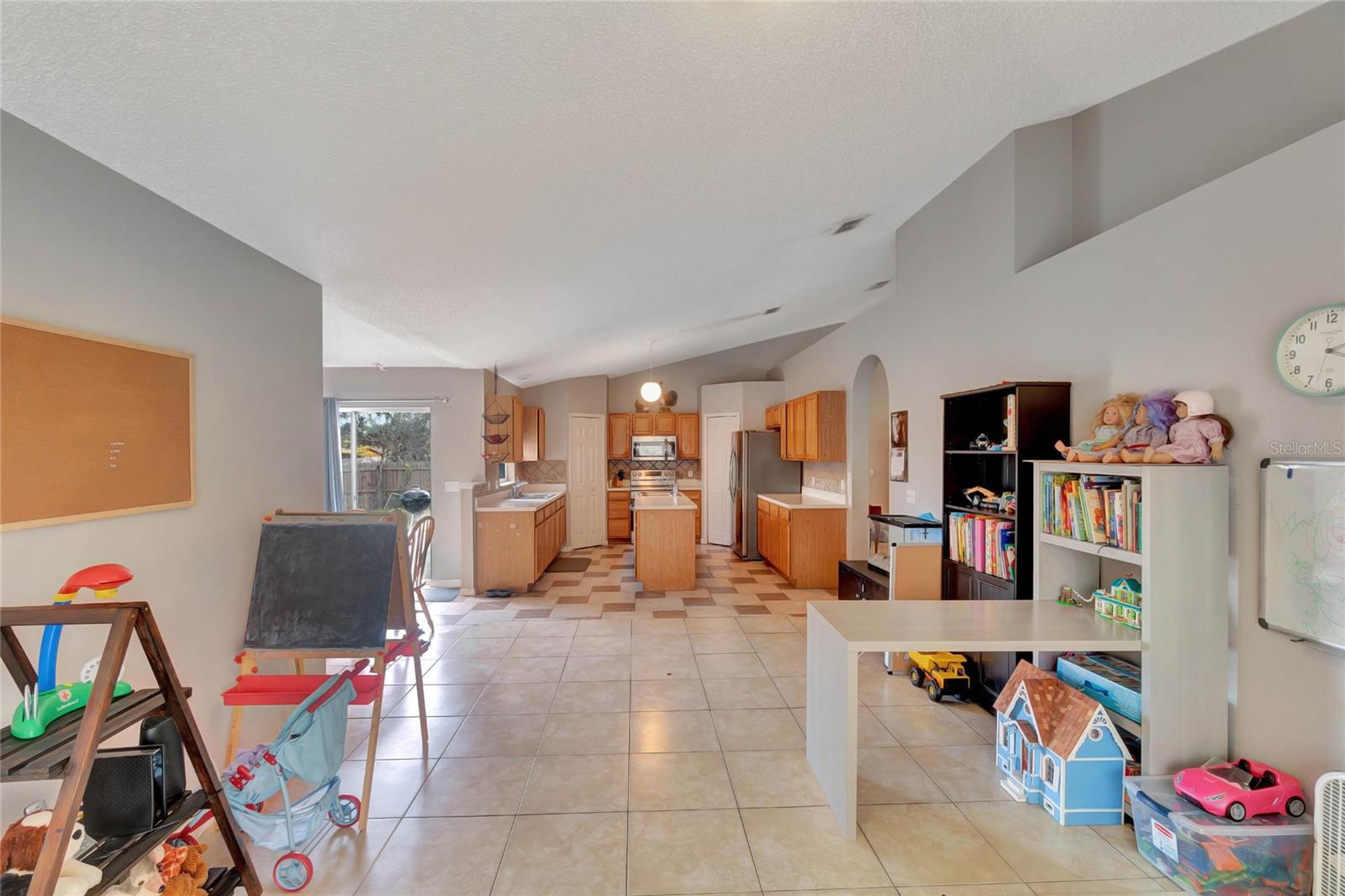 Image 15 of 23 For 647 Holbrook Avenue