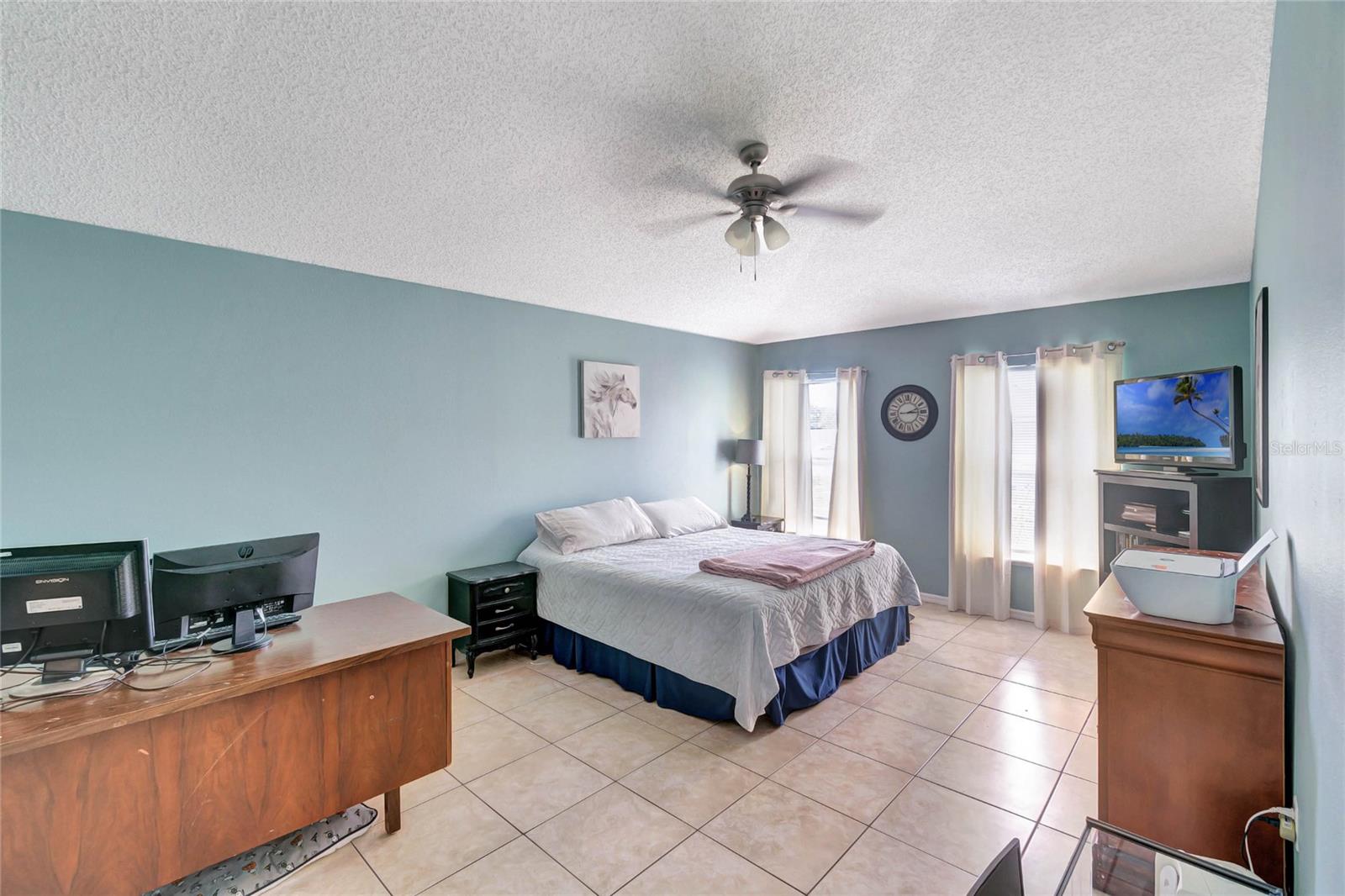 Image 16 of 23 For 647 Holbrook Avenue