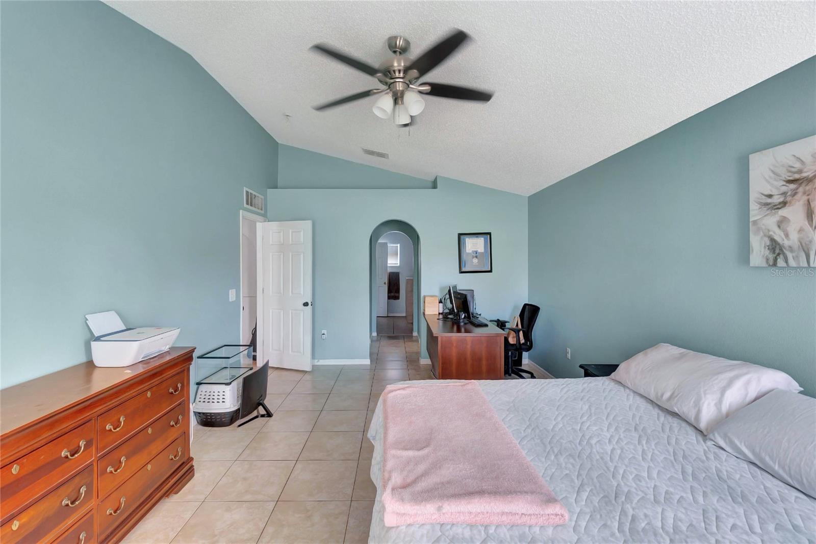 Image 18 of 23 For 647 Holbrook Avenue