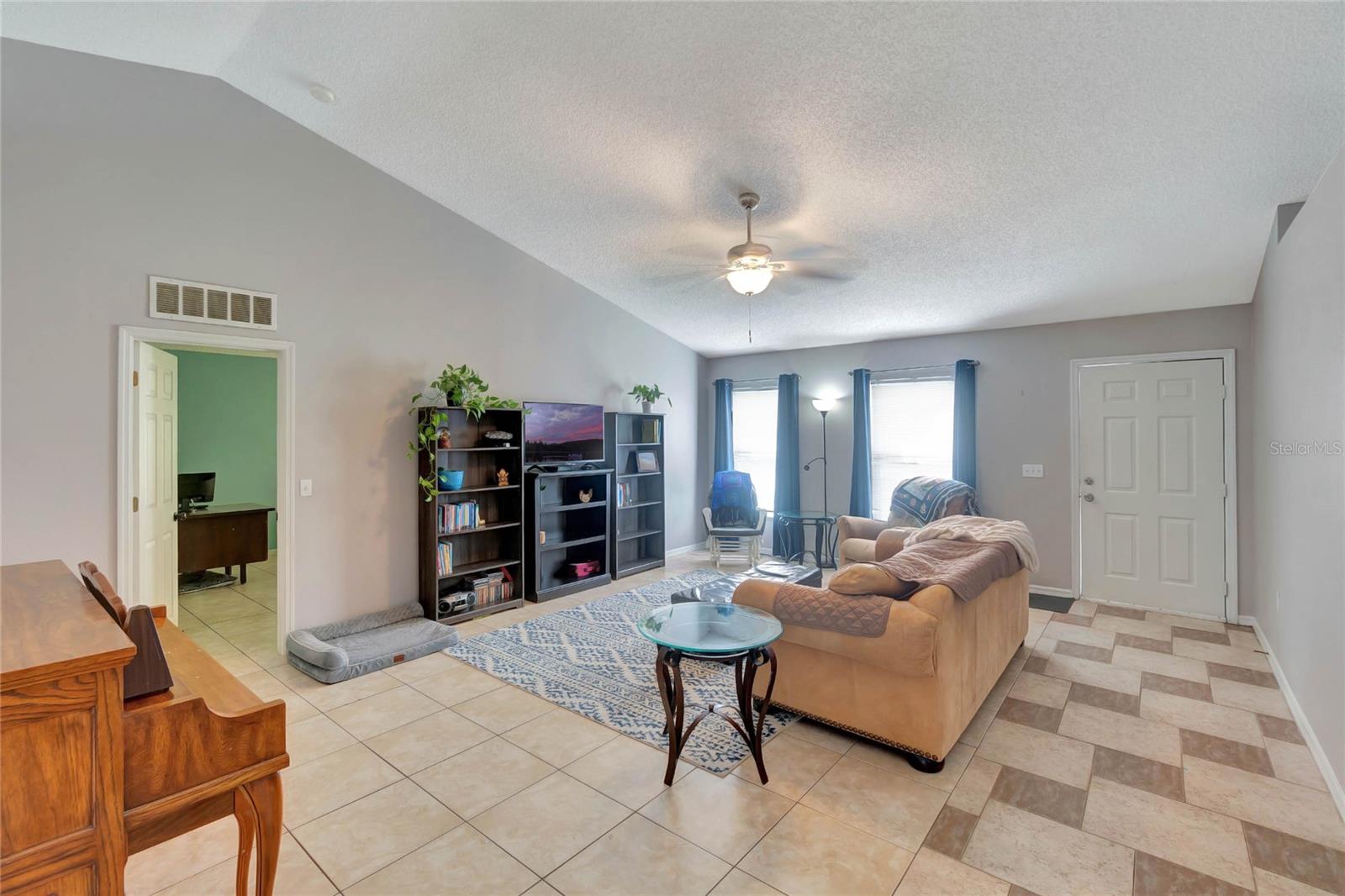 Image 6 of 23 For 647 Holbrook Avenue