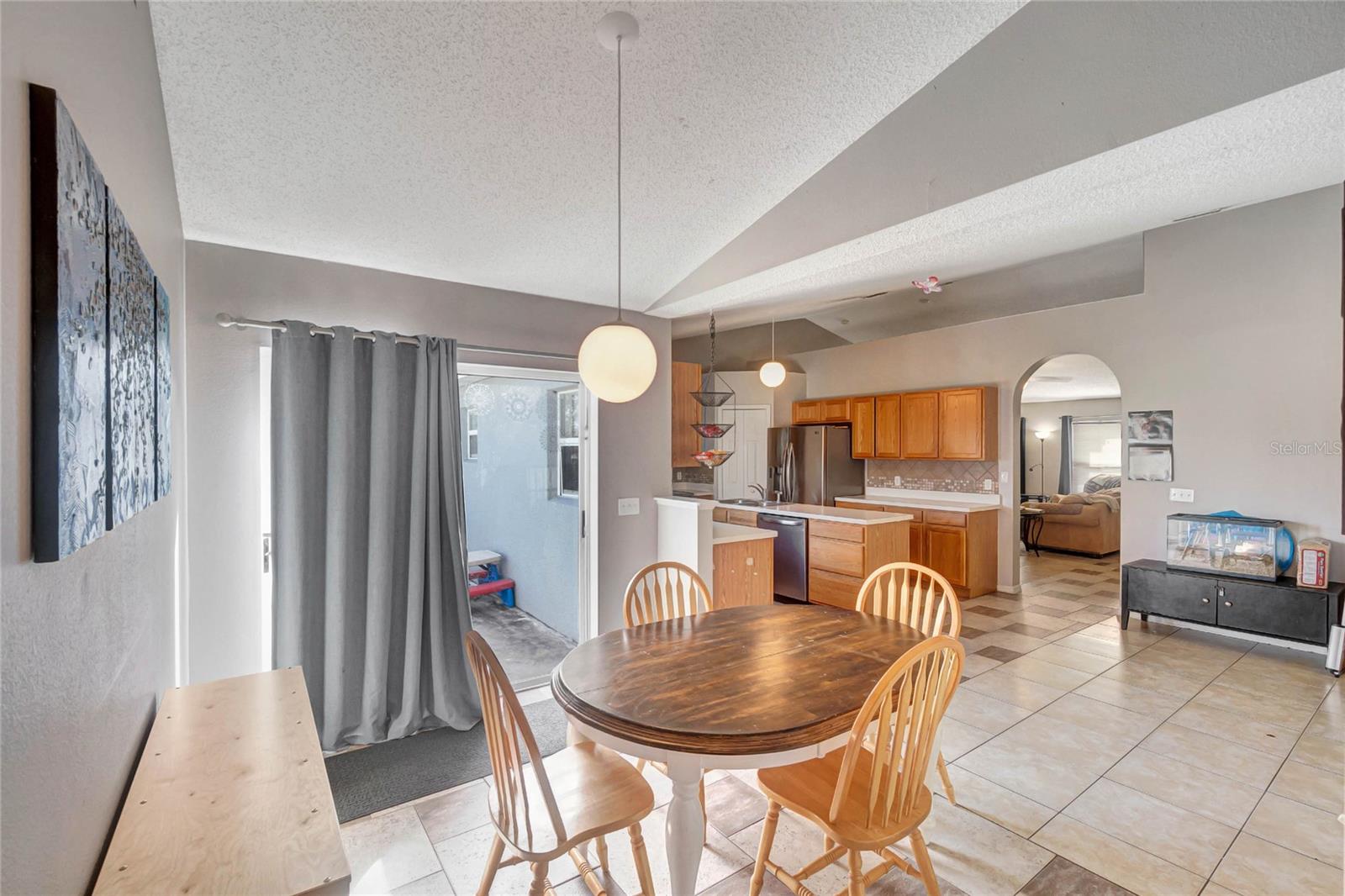 Image 7 of 23 For 647 Holbrook Avenue