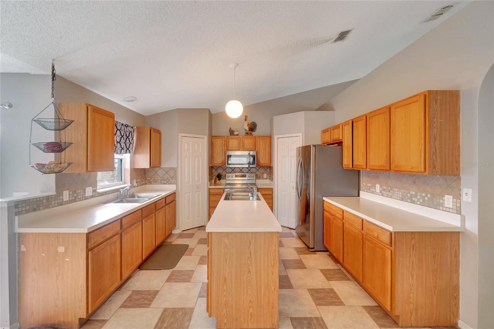 Image 9 of 23 For 647 Holbrook Avenue