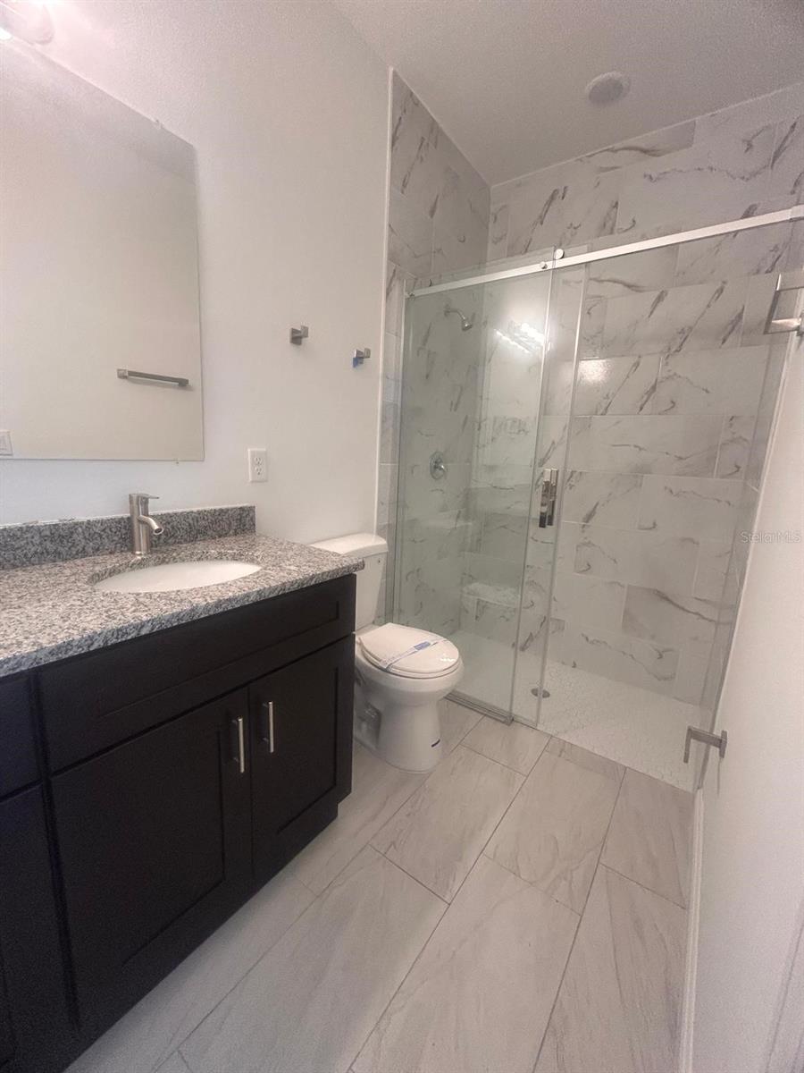 Listing photo id 18 for 9451 Emellia Avenue