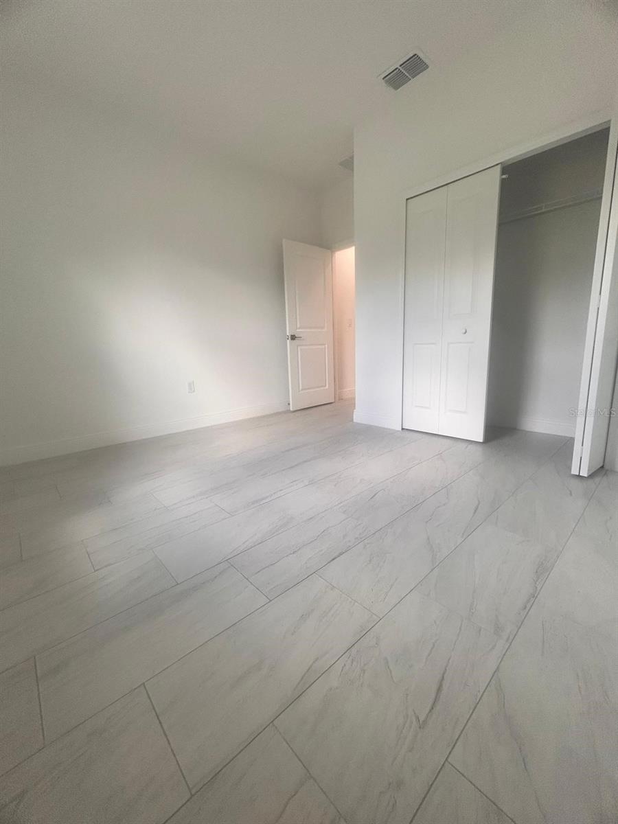 Listing photo id 20 for 9451 Emellia Avenue