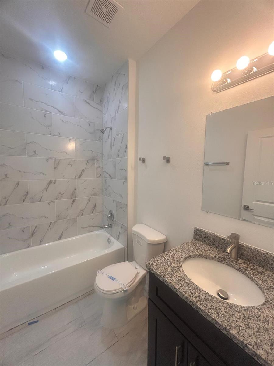 Listing photo id 24 for 9451 Emellia Avenue