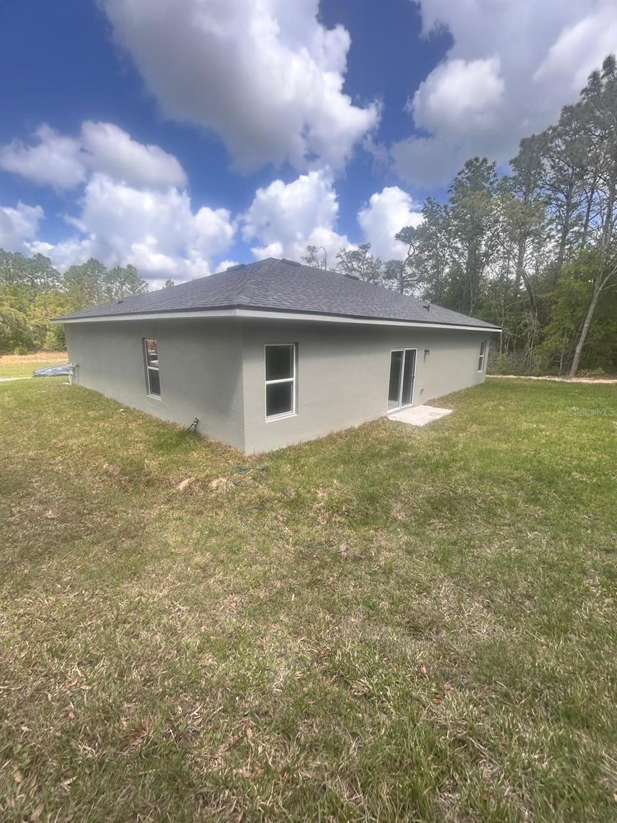 Listing photo id 30 for 9451 Emellia Avenue