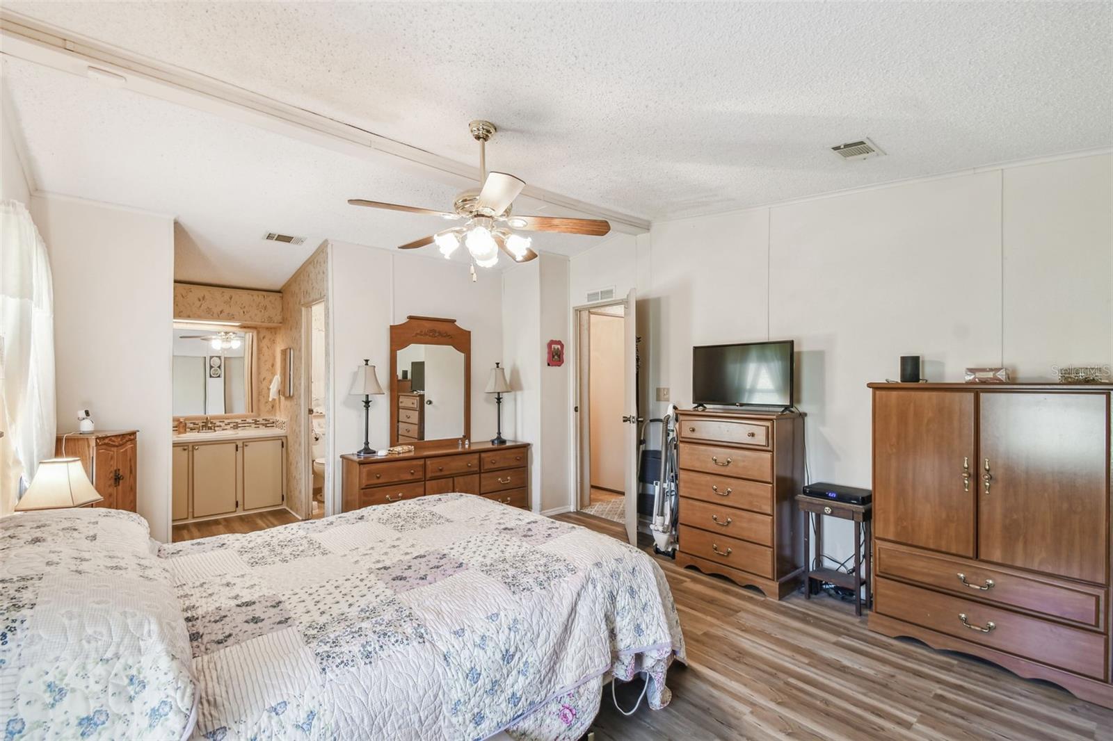 Image 4 of 27 For 2706 Cranmoor Drive