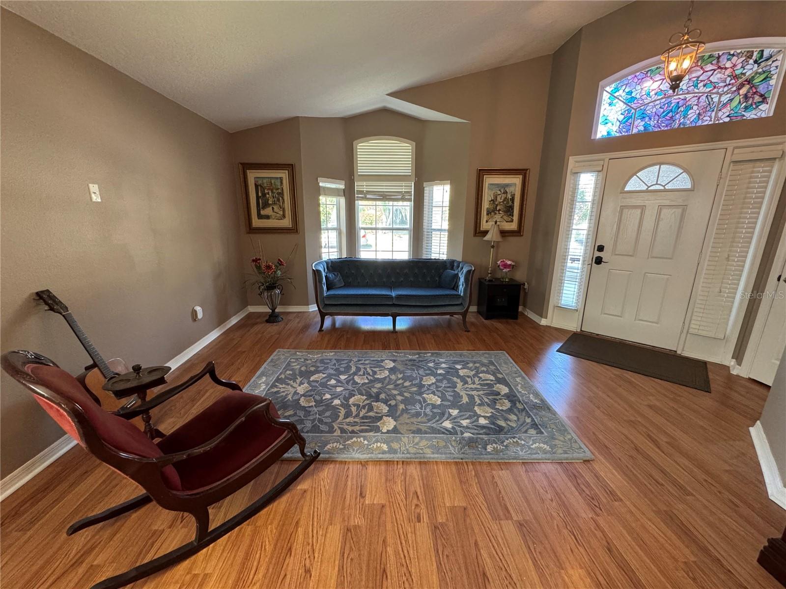 Image 4 of 37 For 619 Blenheim Loop