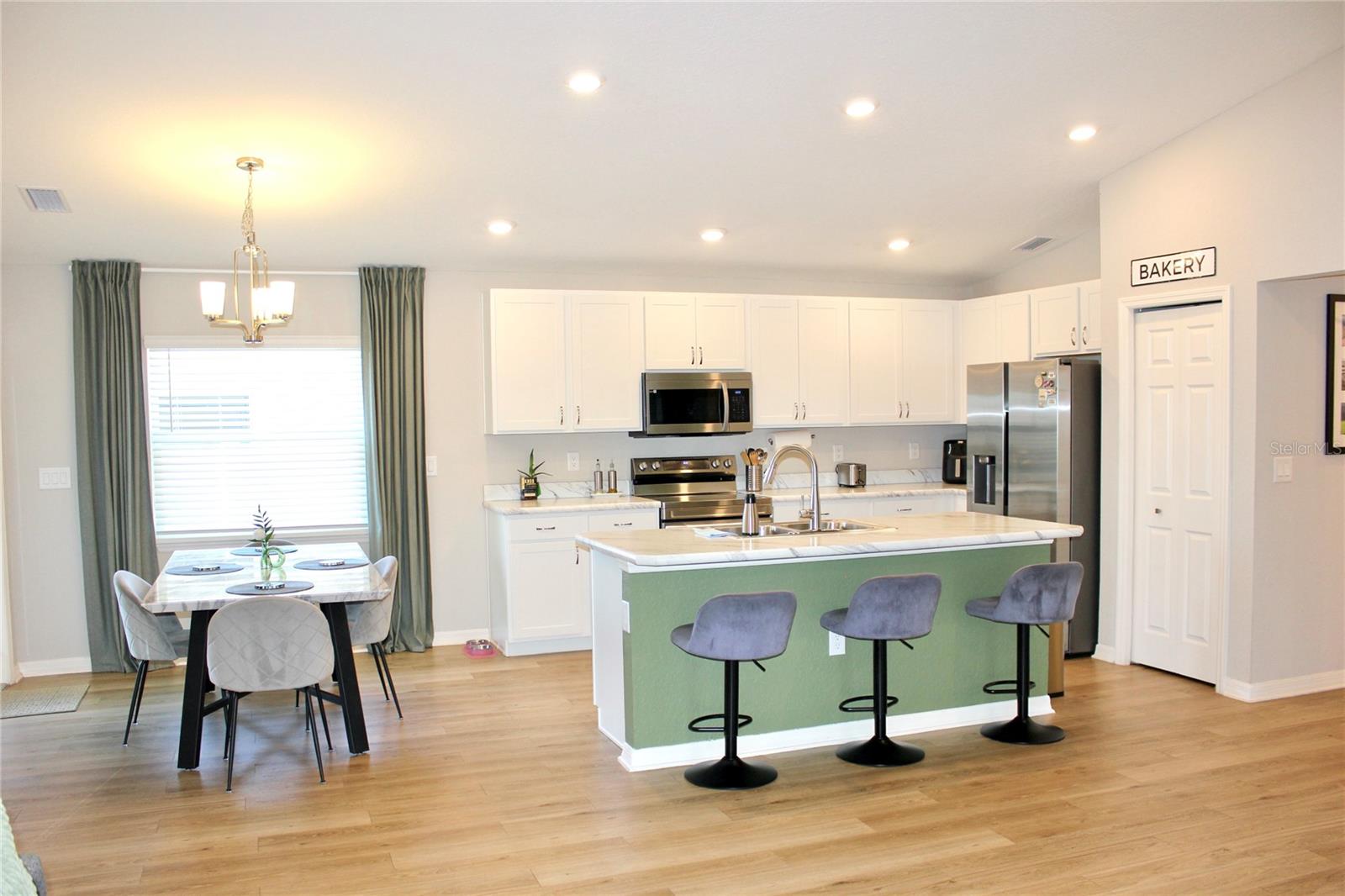 Image 18 of 79 For 2294 Sunset Way