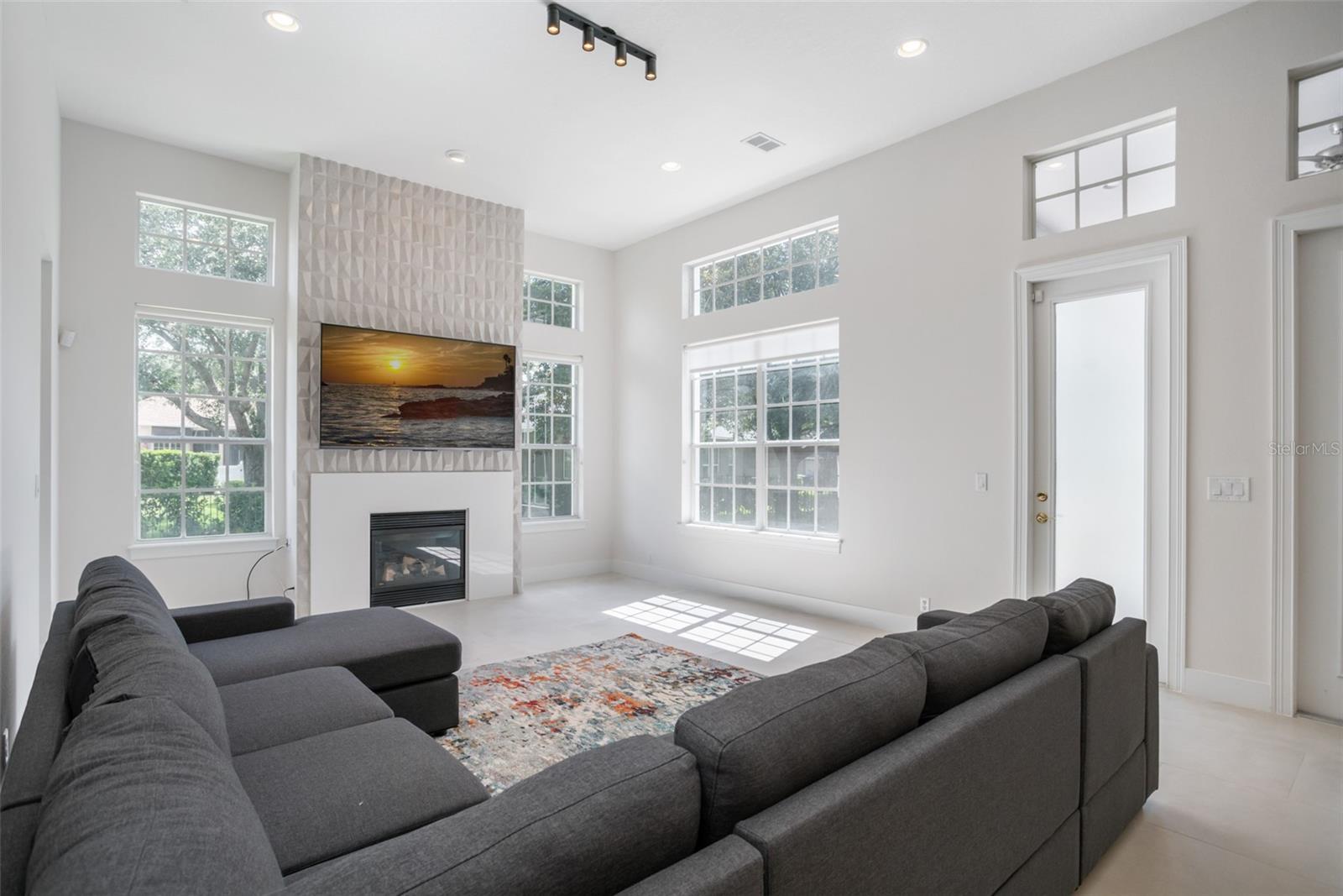 Image 19 of 47 For 11537 Claymont Cir