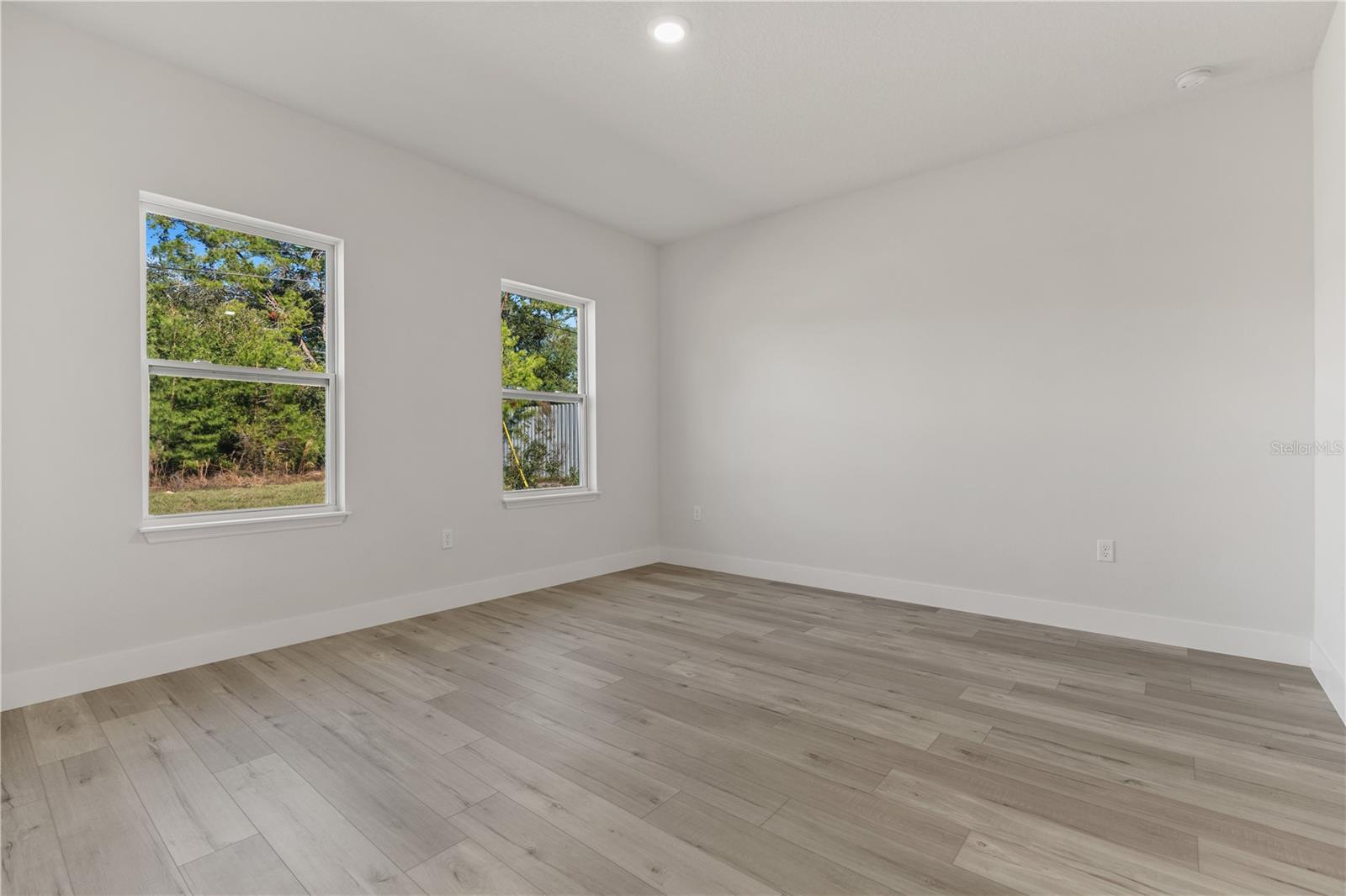 Image 24 of 48 For 17046 Sw 44th Cir