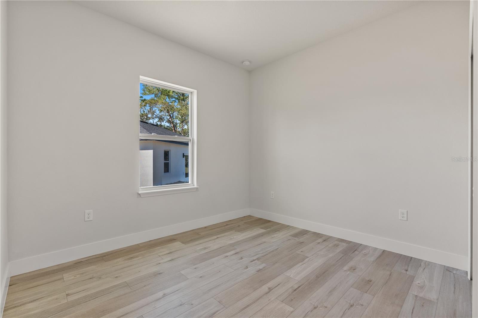Image 30 of 48 For 17046 Sw 44th Cir