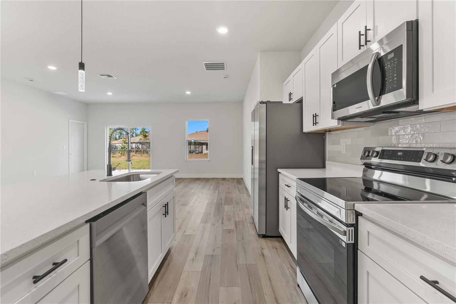 Image 4 of 48 For 17046 Sw 44th Cir