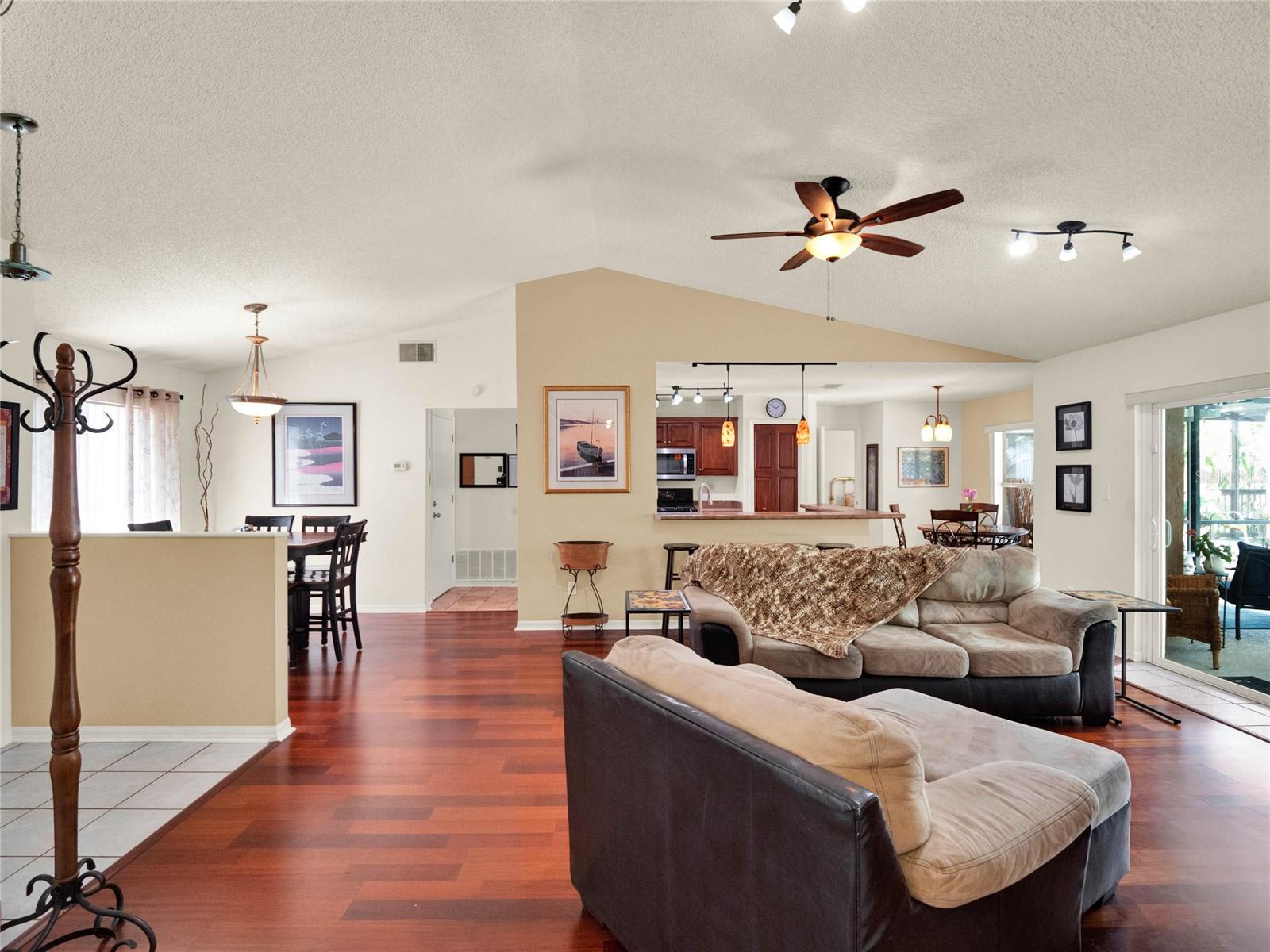 Image 10 of 32 For 14540 Pointe East Trail
