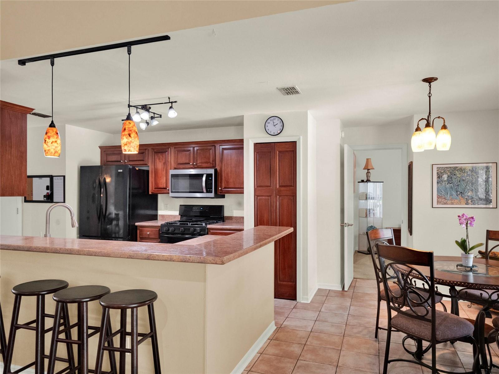 Image 17 of 32 For 14540 Pointe East Trail