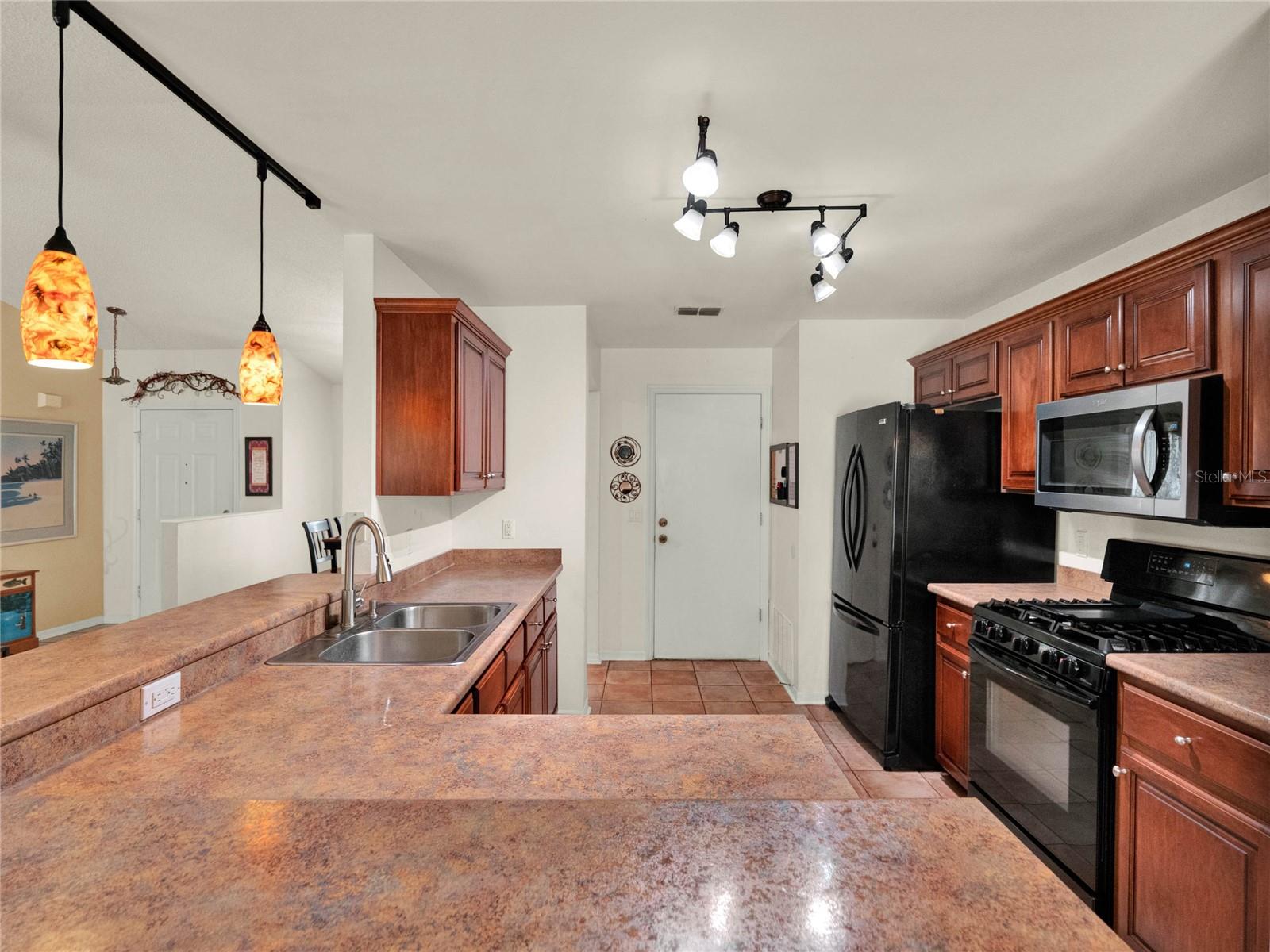 Image 19 of 32 For 14540 Pointe East Trail