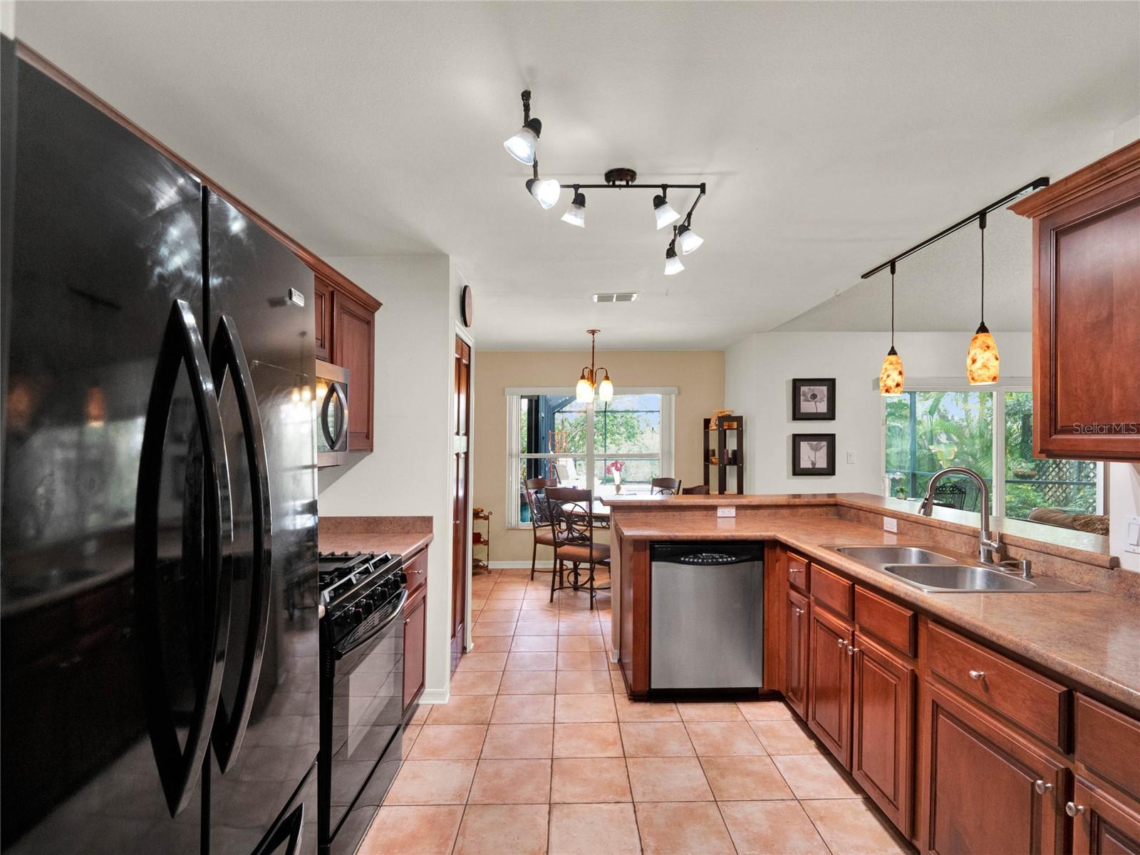 Image 22 of 32 For 14540 Pointe East Trail