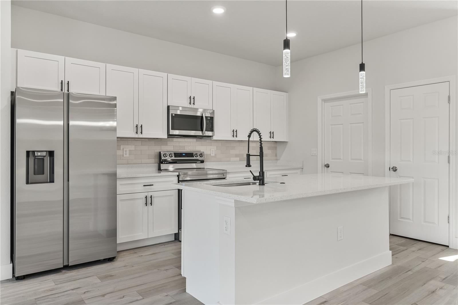 Image 10 of 51 For 17052 Sw 44th Cir