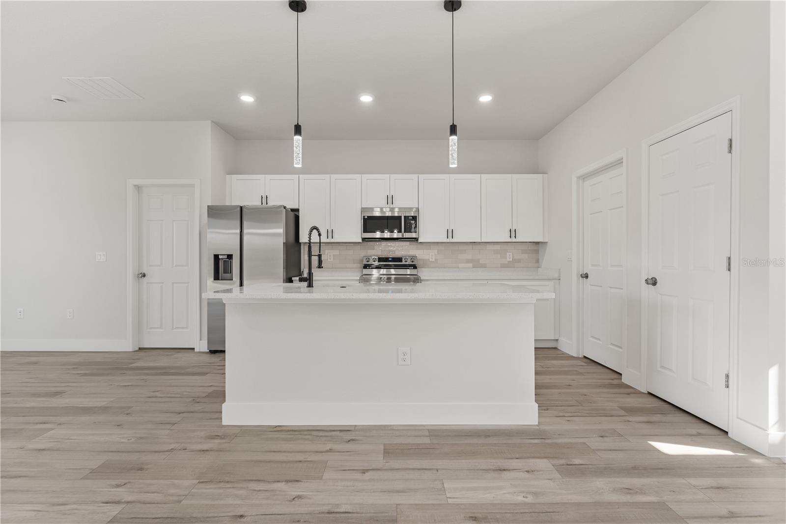 Image 13 of 51 For 17052 Sw 44th Cir