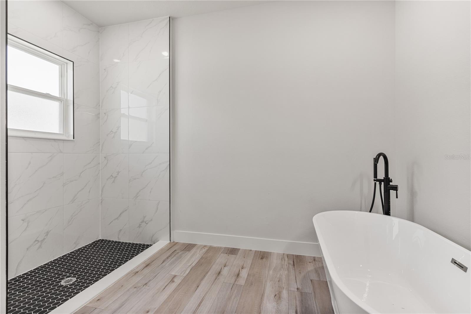 Image 18 of 51 For 17052 Sw 44th Cir